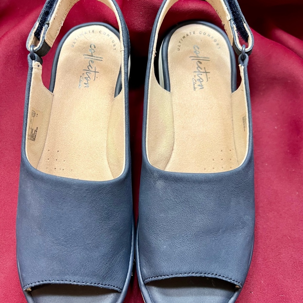 Clarks Women's Navy Sandals Size 7W